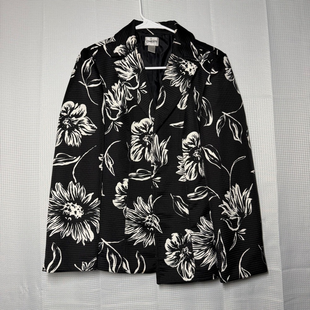 Chico's Floral Blazer‎ 1 Black White Textured Frog Closure